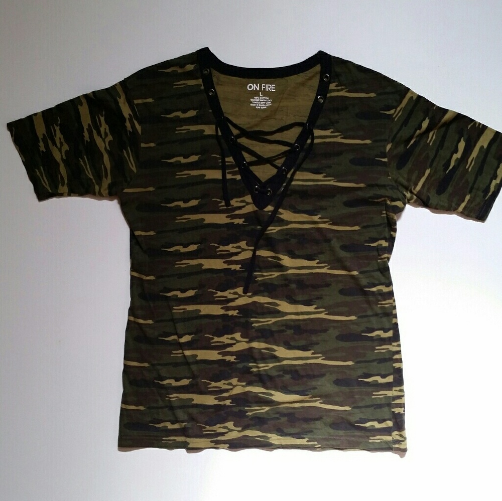 🆕🎉CAMO TEE🎉🆕 - Picture 2 of 5